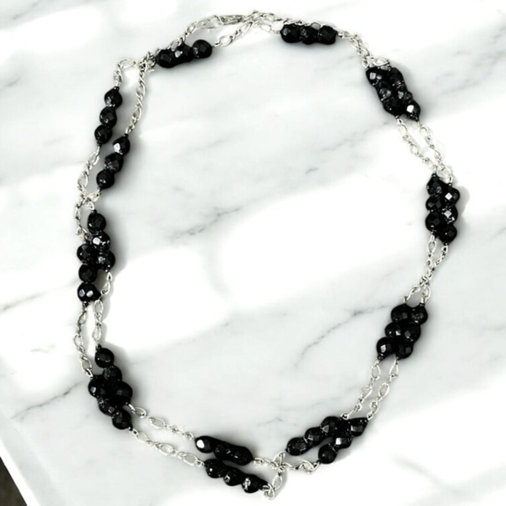 ✅Vintage 80’s Faceted Black Beaded, antique silver chain necklace 🖤🩶